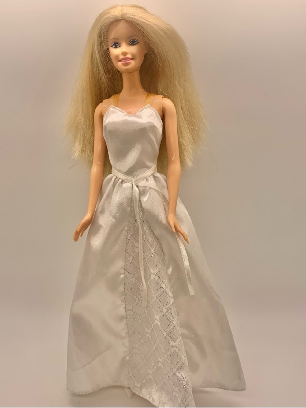 1999 Vintage Barbie In White Gown & High Heel Shoes, Doll, Collectible. Wedding